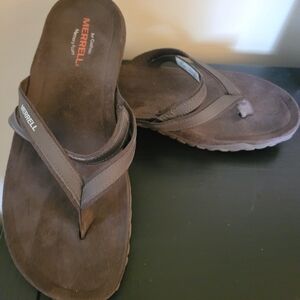 Merrell Woman's Brown Thong Sandals. Size 8